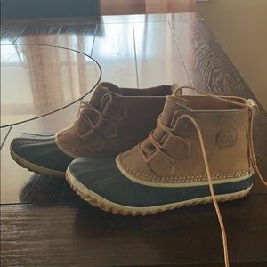 Sorel short booties